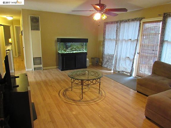 3rd image of 909 Jacobsen St