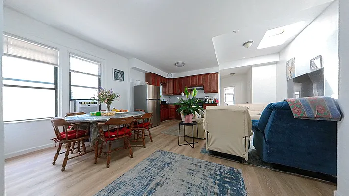 Rented by Remax Edge | media 25