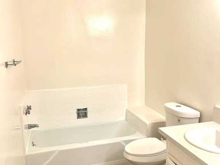 4534 Los Feliz Blvd #205 — Photo 18