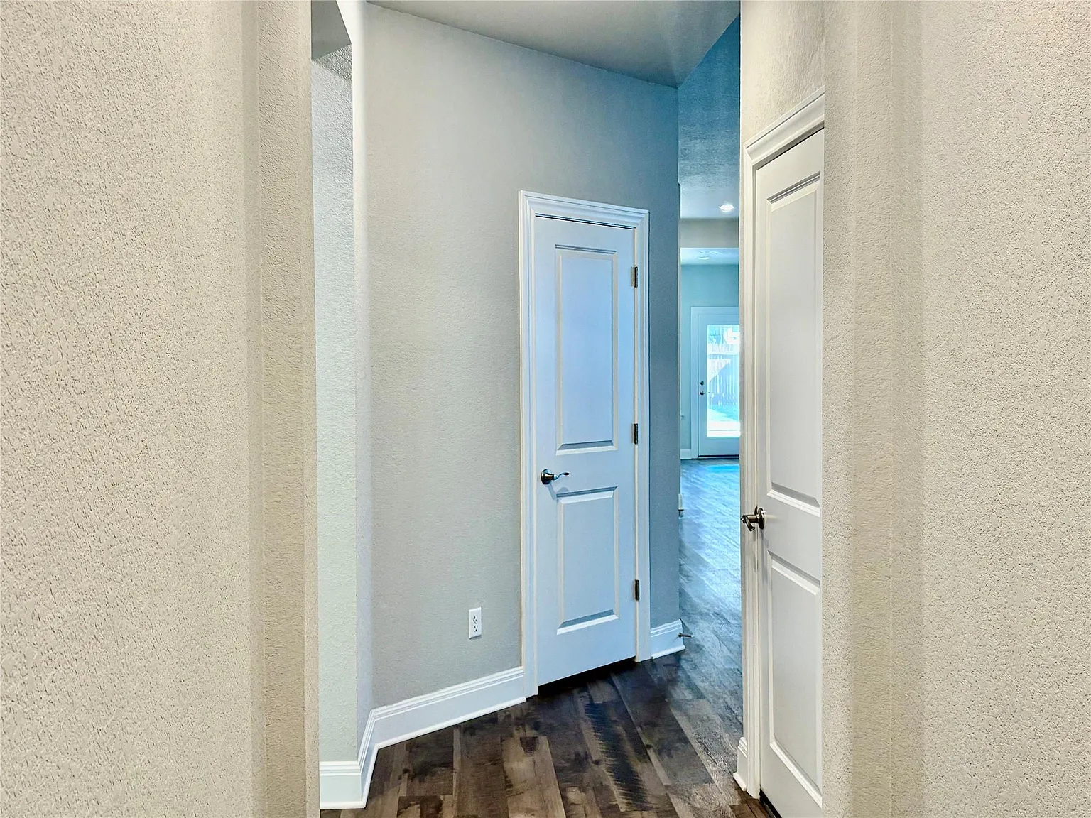 3 bed, 2.0 bath, 1867 sqft, $2,500 — Photo 3