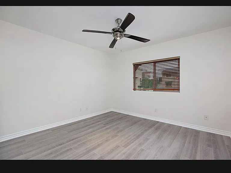 2752 B St #111 — Photo 5