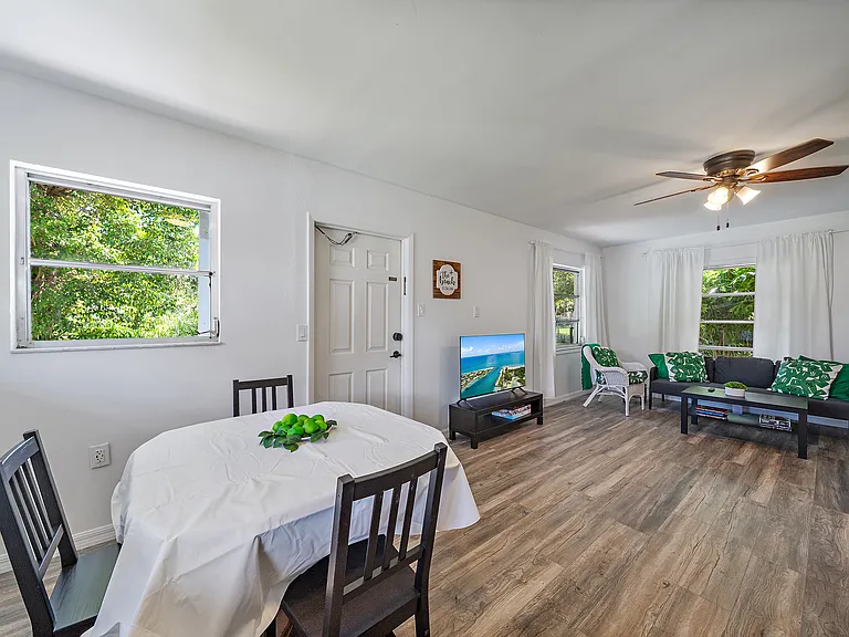 708 Shore Rd #D — Photo 8