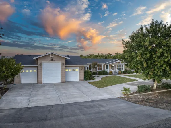 8646 Cairo Ave, Laton, CA 93242