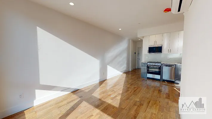 Rented by Metro Garden Realty NYC | media 32