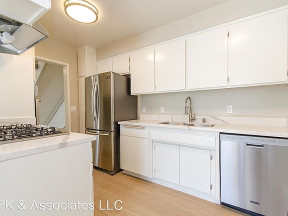 4th image of 11939 Darlington Ave #101