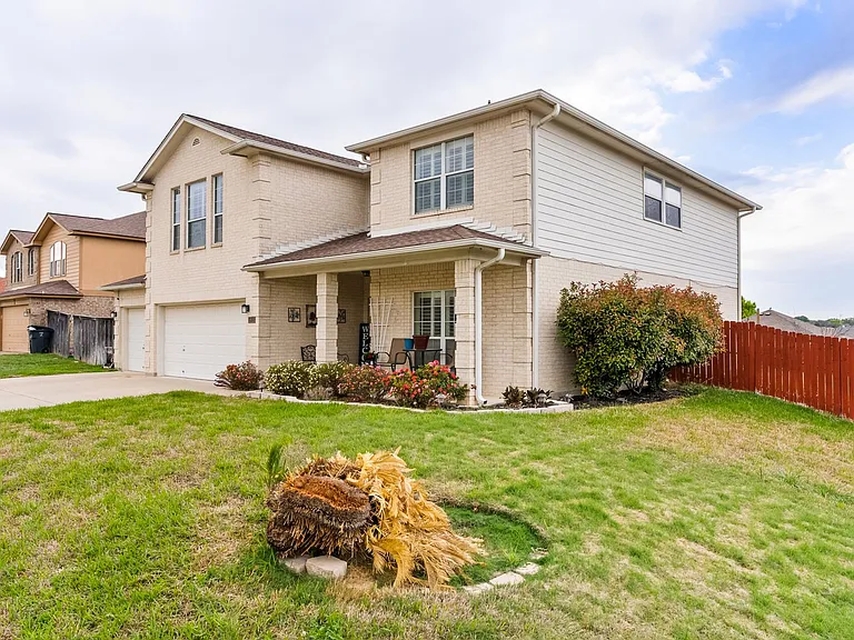 5815 Durango Dr — Photo 1