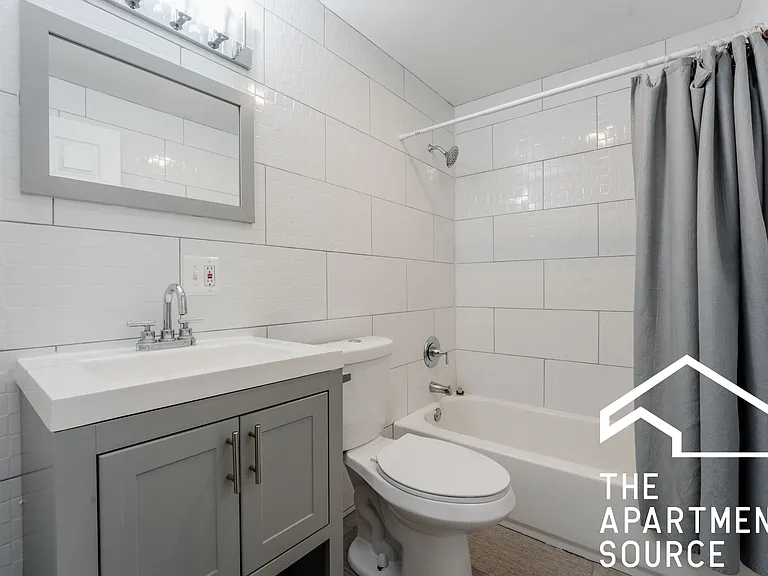 1876 N Hoyne Ave #A — Photo 8