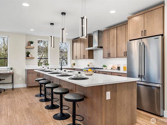 5th image of 537 NW Juniper Street