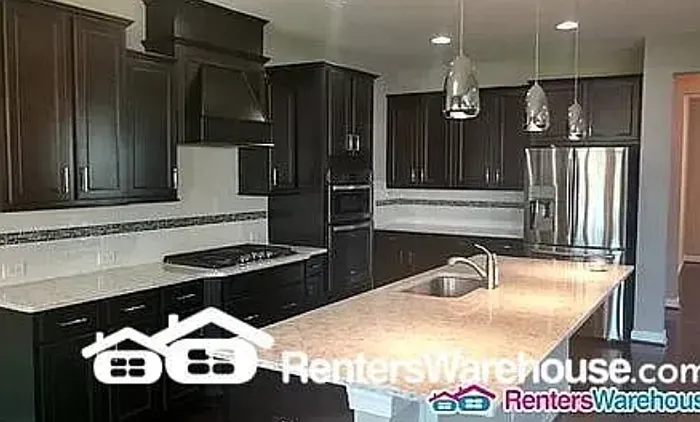 5 bed, 3.5 bath, 3559 sqft, $2,995 — Photo 3
