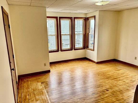 4th image of 282 Sprague St