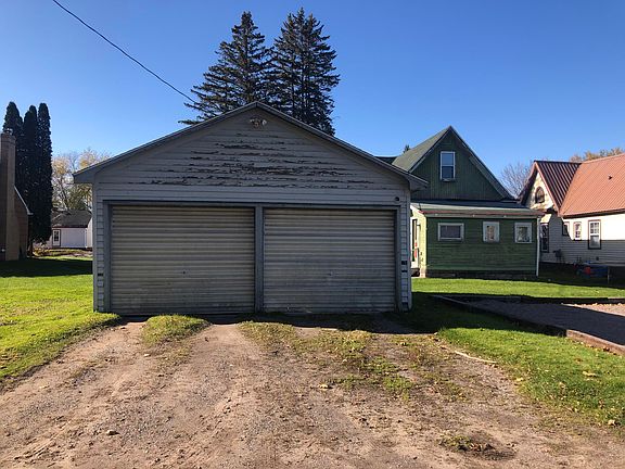4th image of 905 Superior St