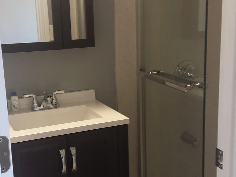 357 Hawthorne Ave #C — Photo 38
