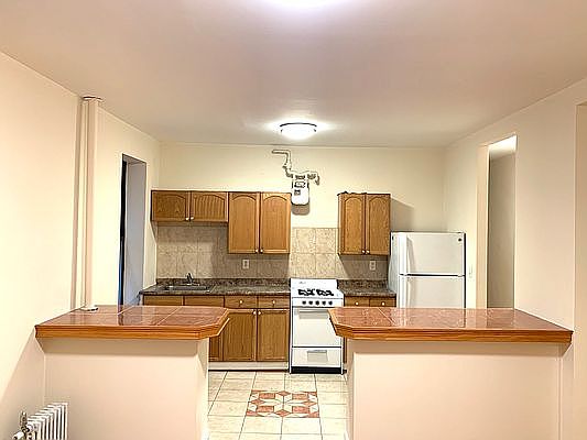 5th image of 561 Lenox Ave #14