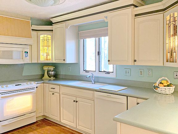 5th image of 25 Sweetwood Ct