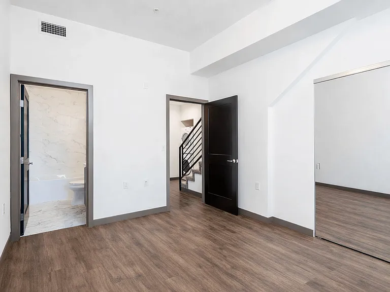 7036 La Tijera Blvd — Photo 9