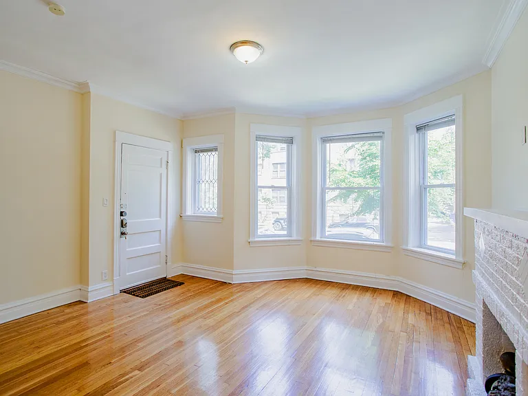 1315 W Foster Ave #1 — Photo 4