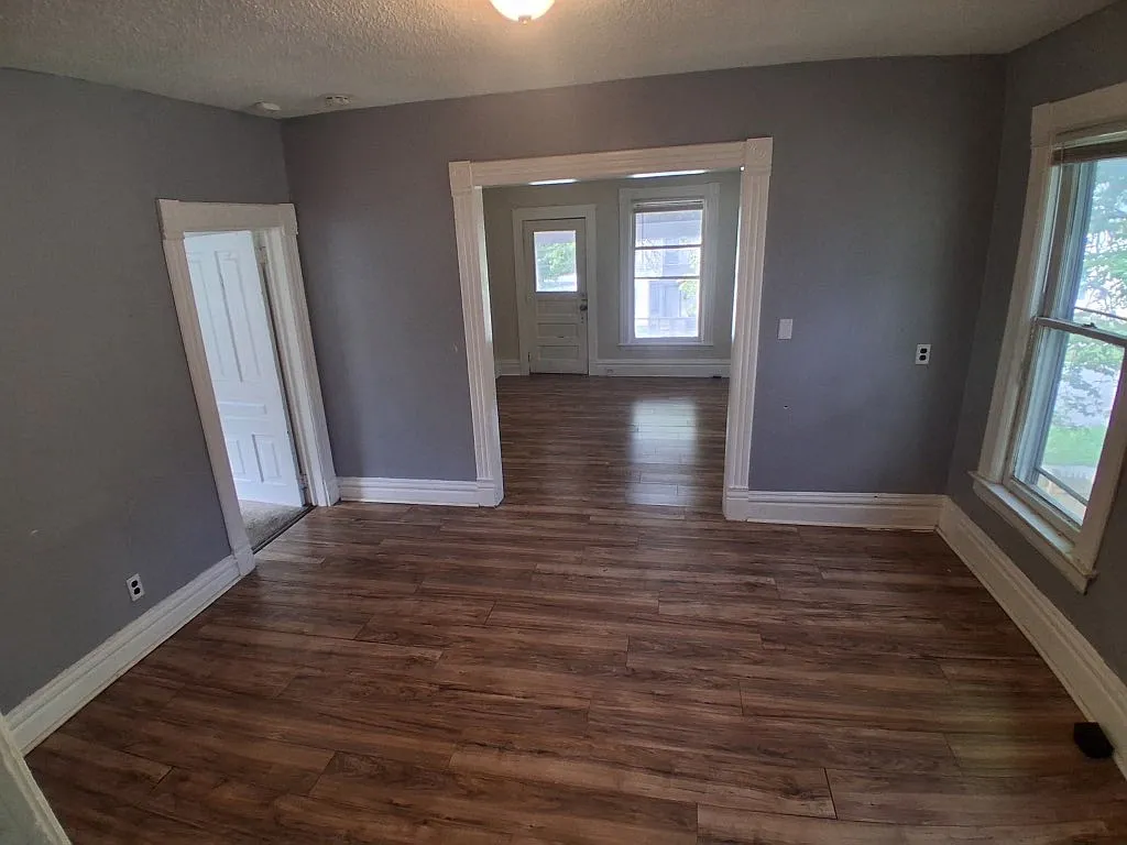 2 bed, 950 sqft, $1,300 — Photo 1