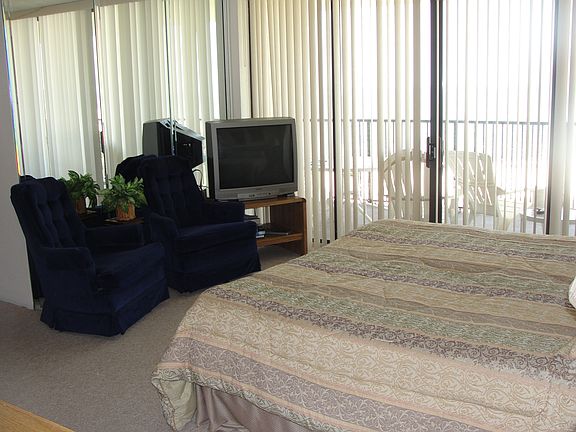 4th image of 1250 Gulf Blvd APT 1002