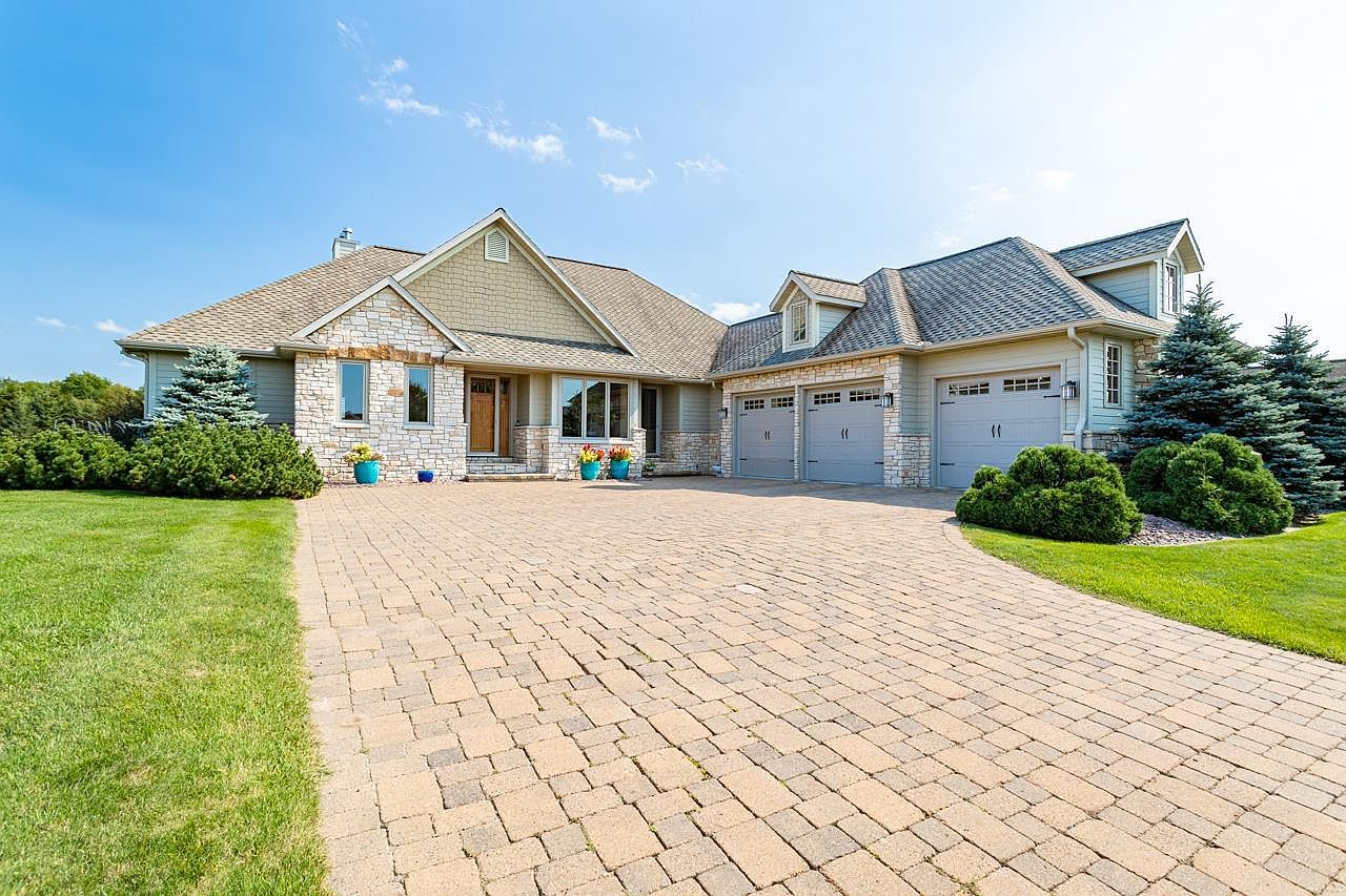 1613 GREEN VISTAS DRIVE