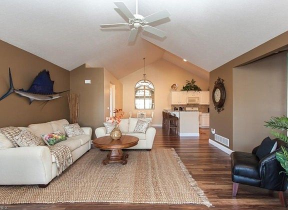 5th image of 2820D Canterbury Cir