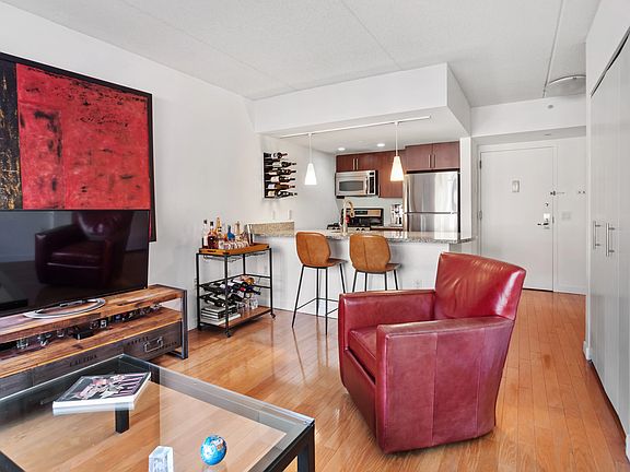 2nd image of 555 W 23rd St APT S12b
