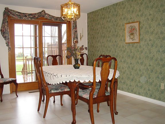 Enjoy Entertaining in the Formal Dining Room