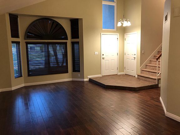 4th image of 41642 Zinfandel Ave