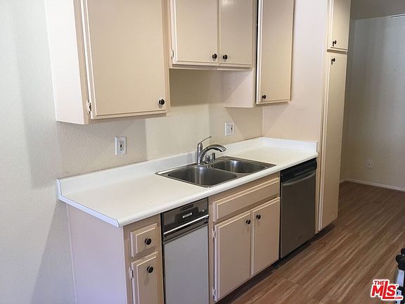4th image of 5500 Lindley Ave Unit 220