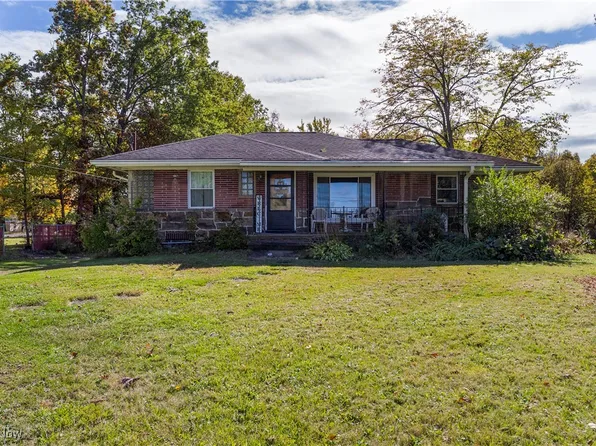 6565 McCartney Rd, Lowellville, OH 44436