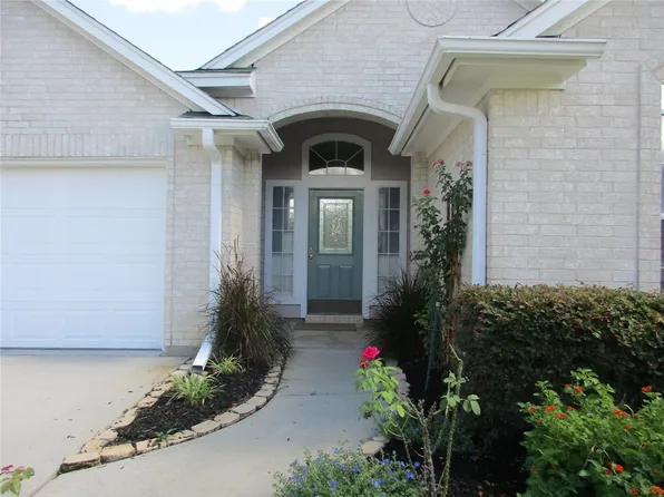 5109 Pleasure Lake Dr, Willis, TX 77318