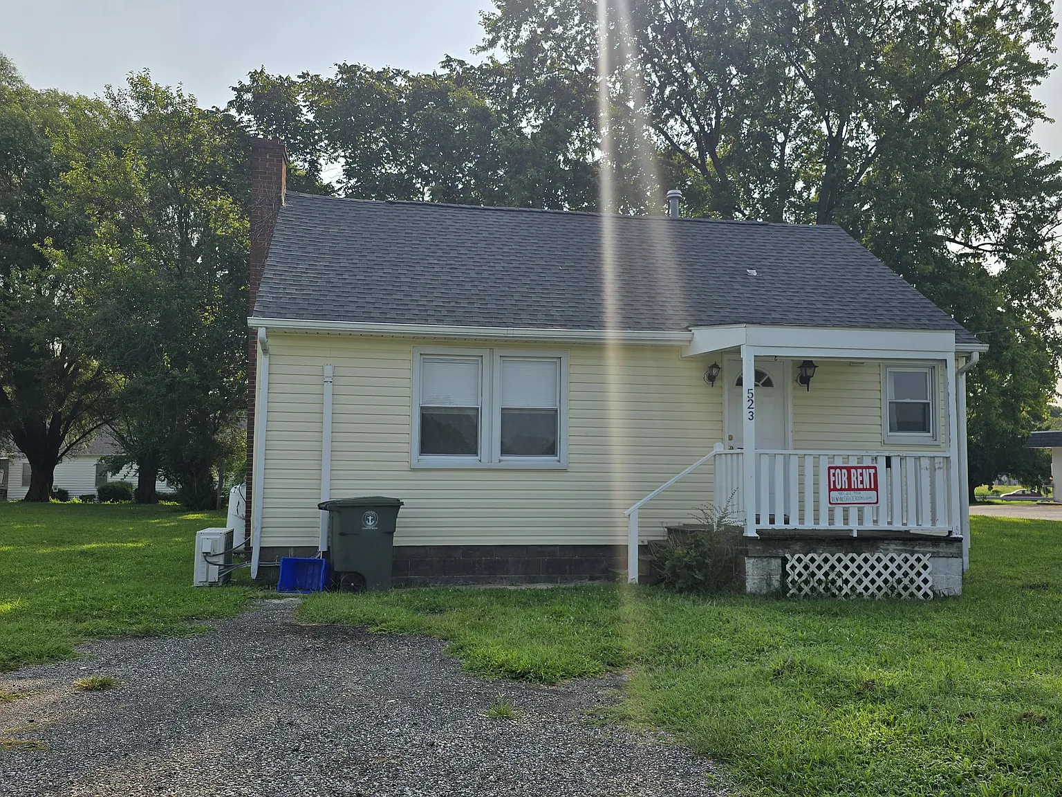 3 bed, 972 sqft, $1,900 — Photo 2