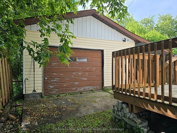 2nd image of 367 Princess St W