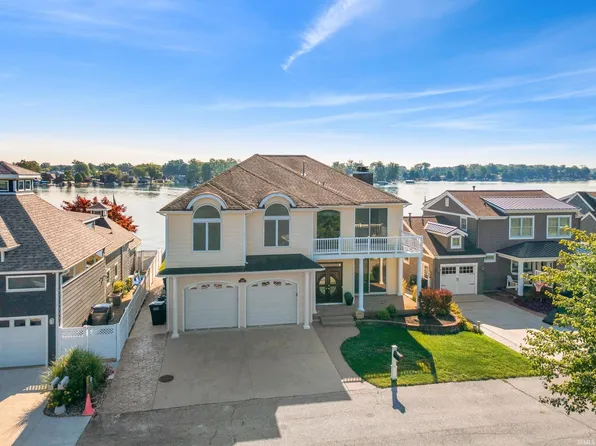 11732 N Sunrise Dr, Syracuse, IN 46567