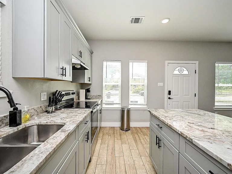 5007 Briscoe St #B — Photo 5