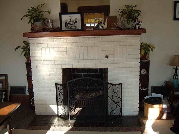Fireplace in back unit. Solid.