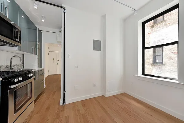 Rented by Buchbinder & Warren | media 15