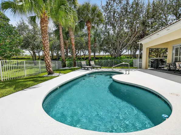 8015 Laborie Lane, Wellington, FL 33414