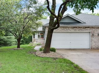 733 Emerald Rdg, Roseville, MN 55113