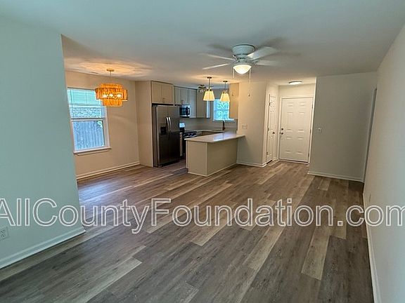 3rd image of 123 Woodduck Dr #B