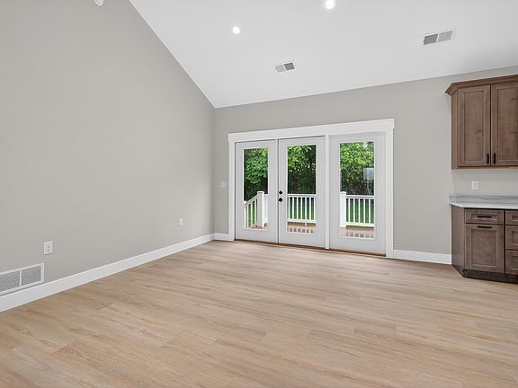 5th image of 111 Stonegate Dr