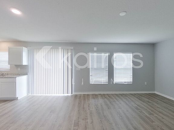 4th image of 110 Kismet Pkwy E