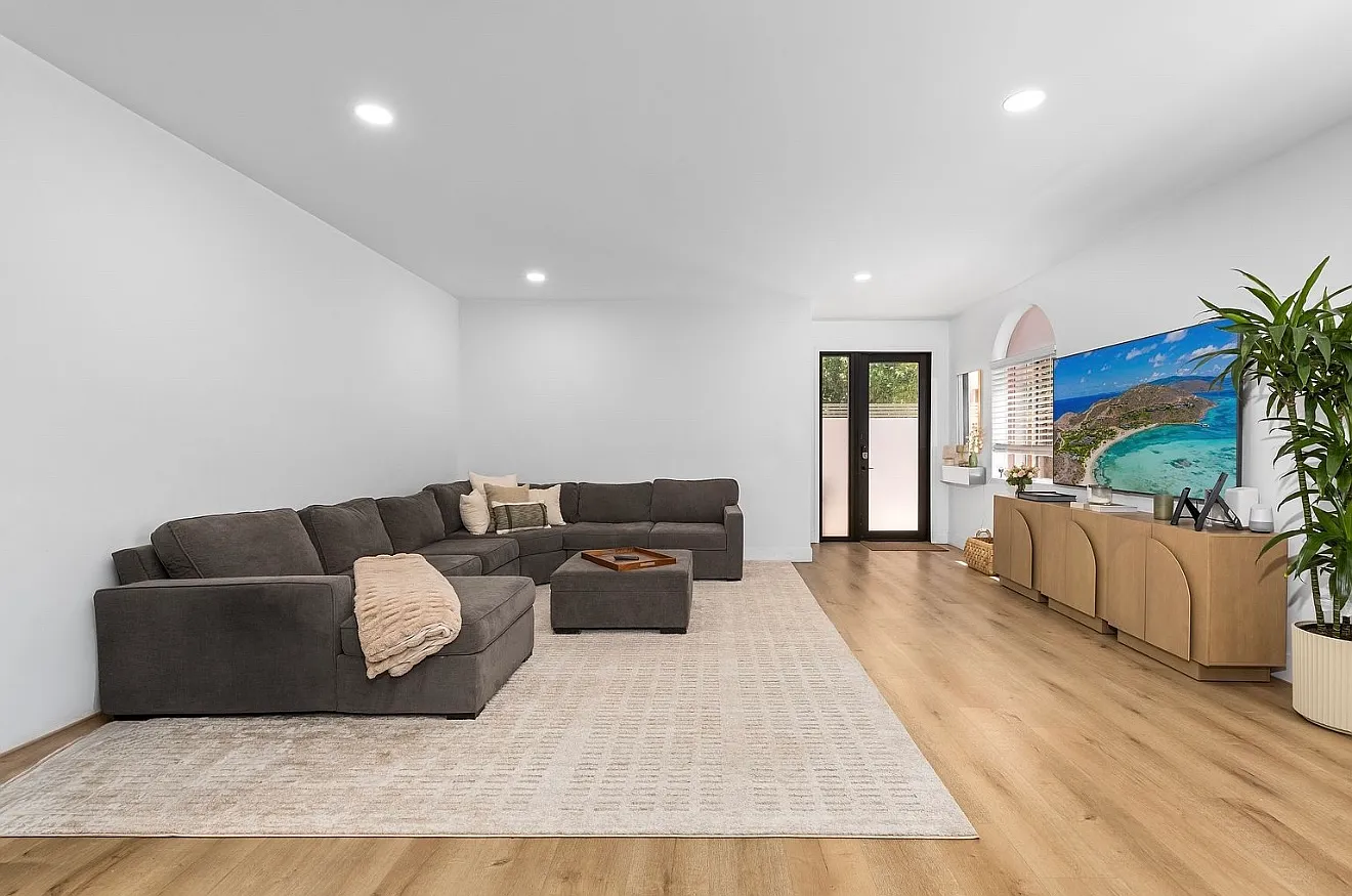 3 bed, 2410 sqft, $9,900 — Photo 4