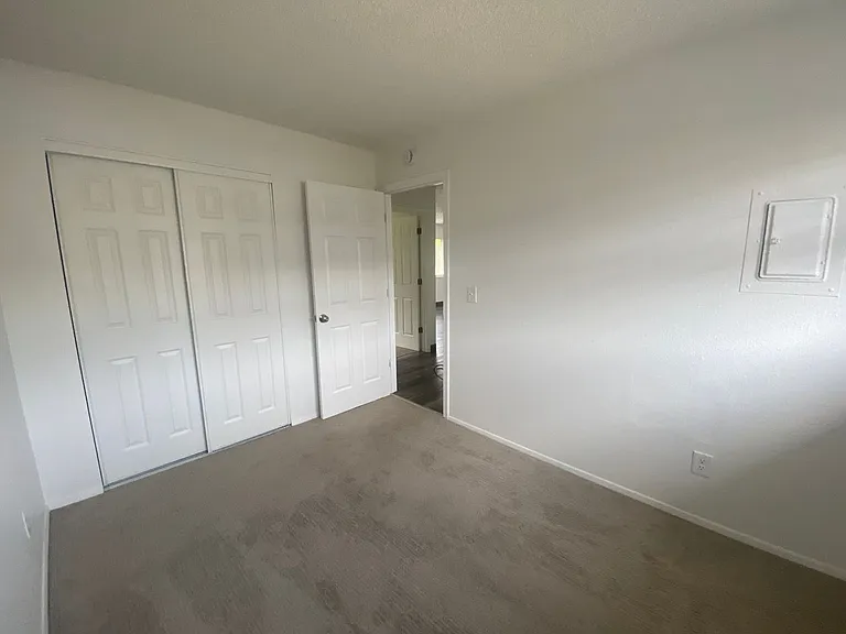 Pleasant Square Apartments — Photo 42