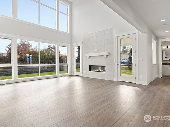 3rd image of 1137 123nd Avenue Ct E