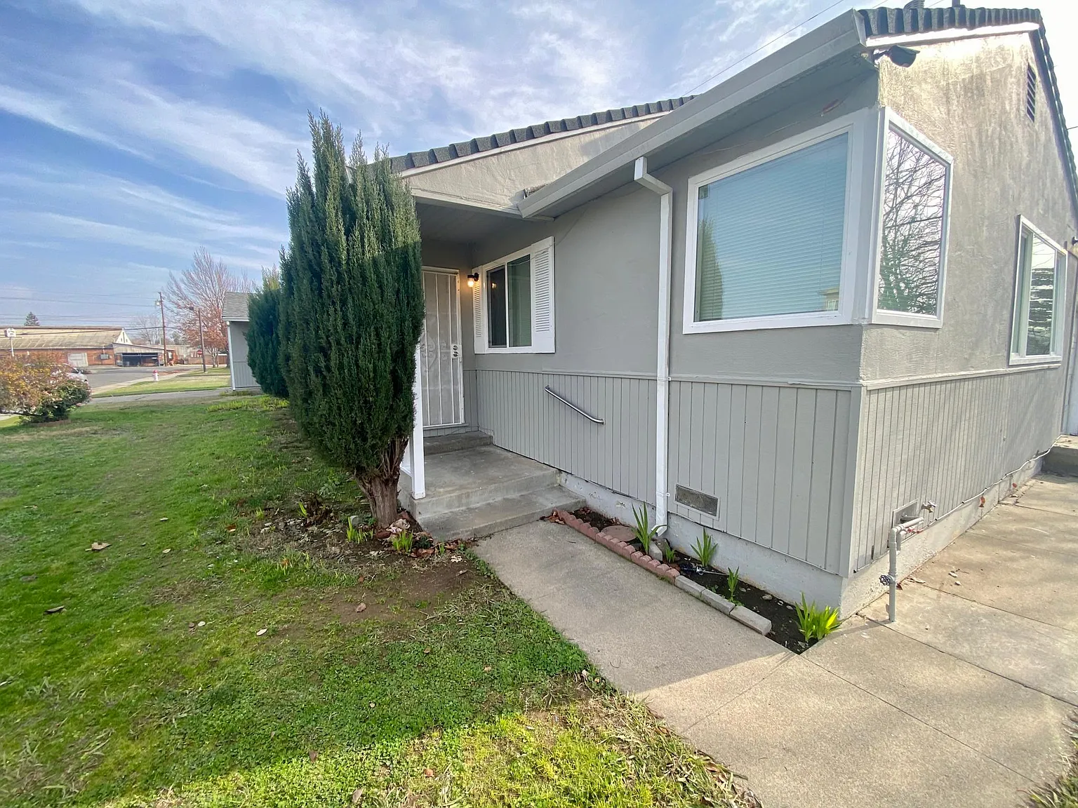 3 bed, 1100 sqft, $2,100 — Photo 2