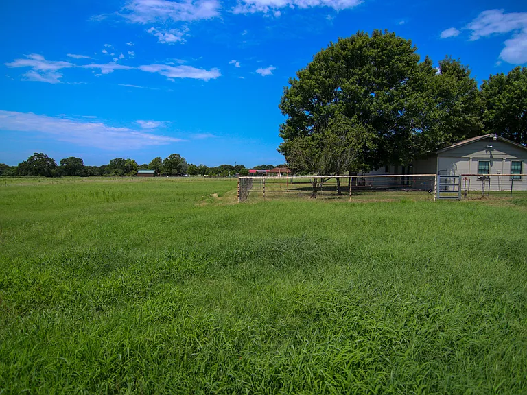 207 County Road 3214 — Photo 21