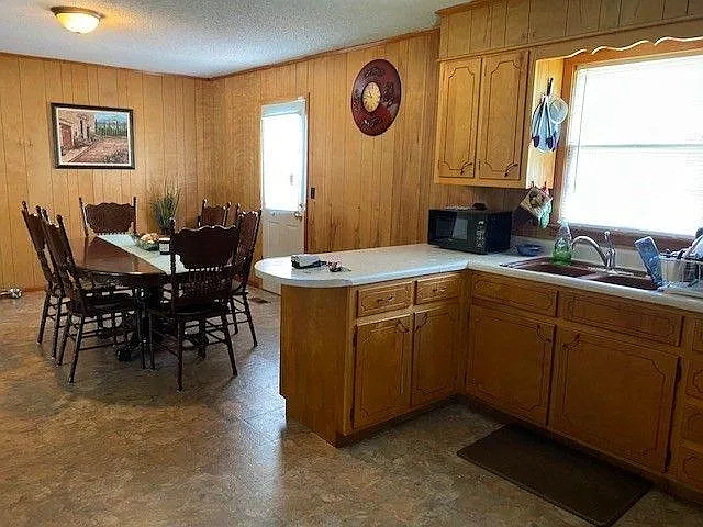 118 Dowdy Dr — Photo 2