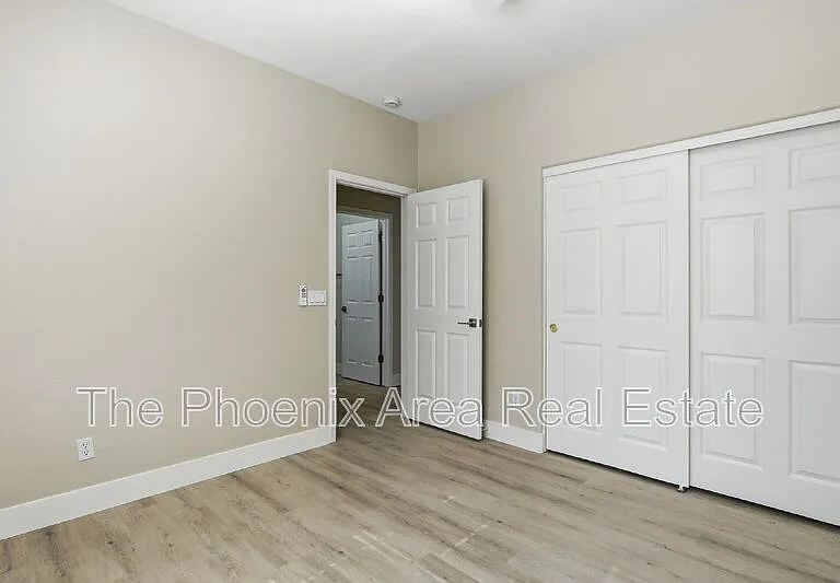 554 E San Carlos Way — Photo 18