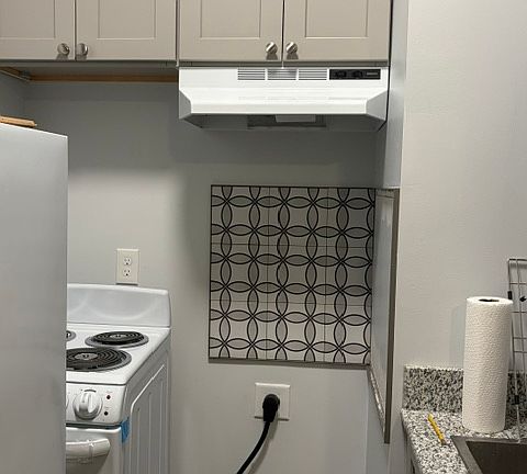 2nd image of 281 Meigs St APT 3