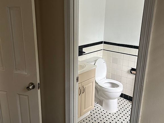 5th image of 4507 Avondale St APT 301